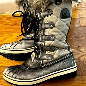 Sorel Joan of Arctic waterproof winter boots, like new! Size 8